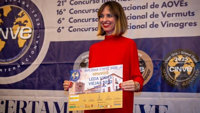 Acceptance of the award at the International Wine Competition