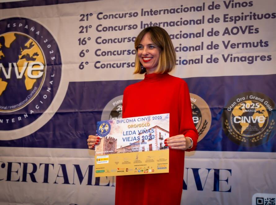 Recogida del premio al Concurso internacional de vinos