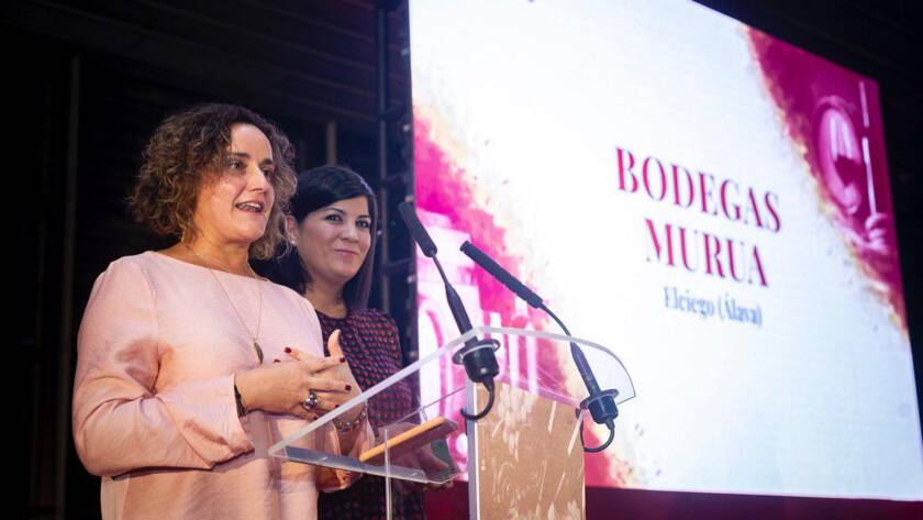 Recogida premio mejor bodega Murua: Chelo