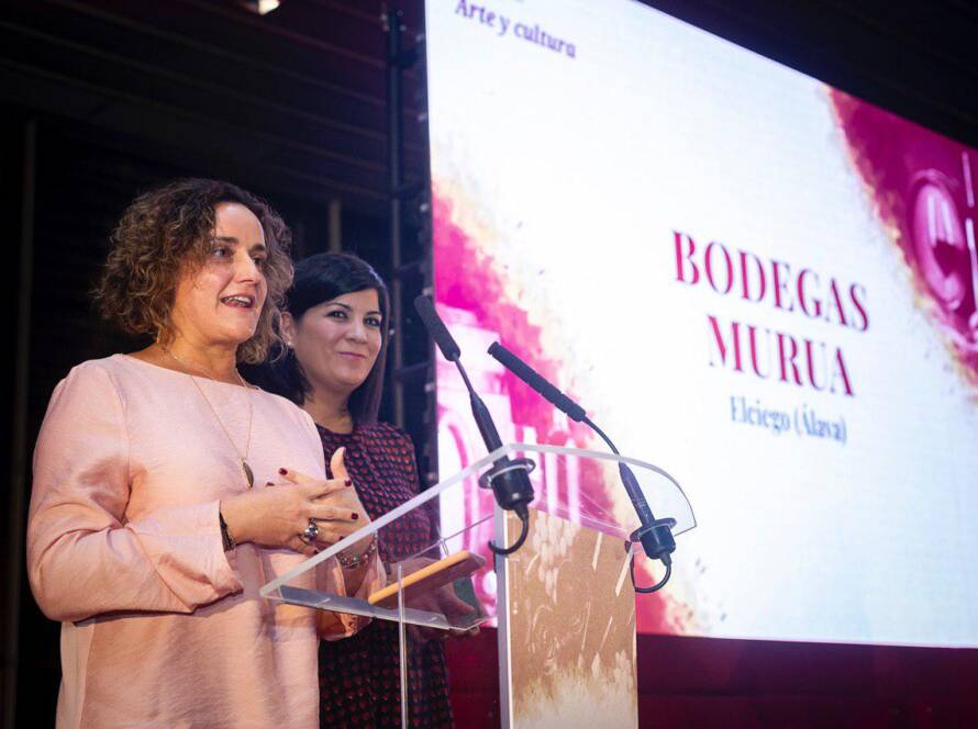 Recogida premio mejor bodega Murua: Chelo