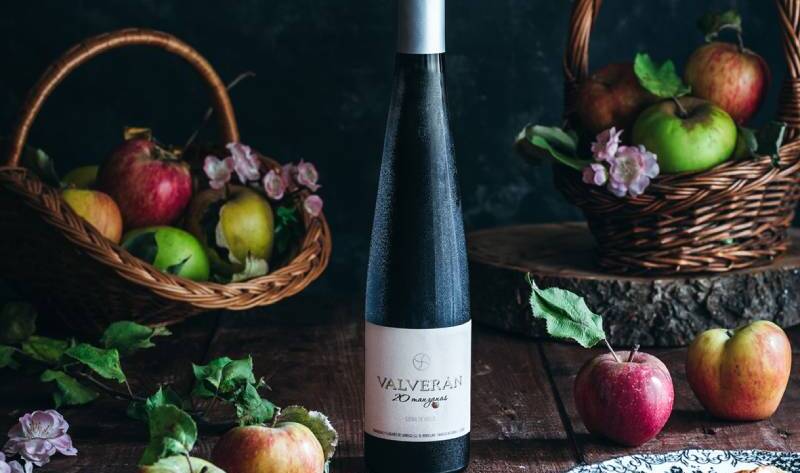 Bodegón con botella de sidra Valverán